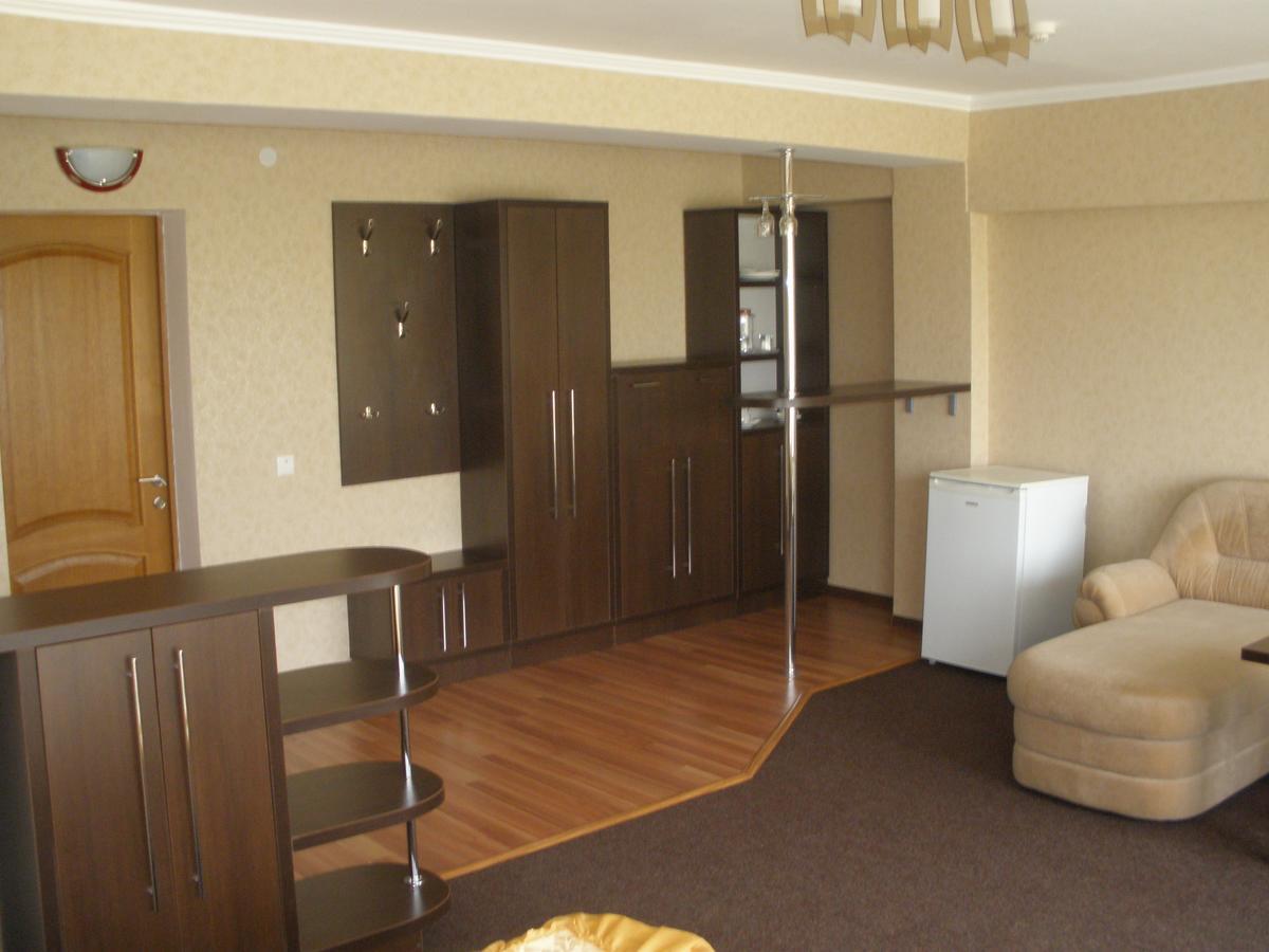 Hotel Prietenia Bender Habitación foto